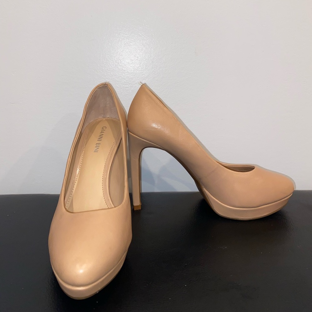 Gianni Bini nude stilettos